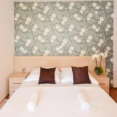 Apartament Lovely In With Wifi