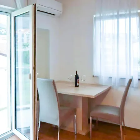 Lovely In With Wifi Apartament Podstrana